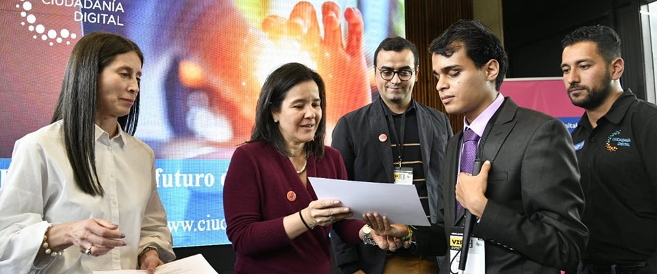 Ministra TIC Sylvia Constaín - Ciudadanía Digital